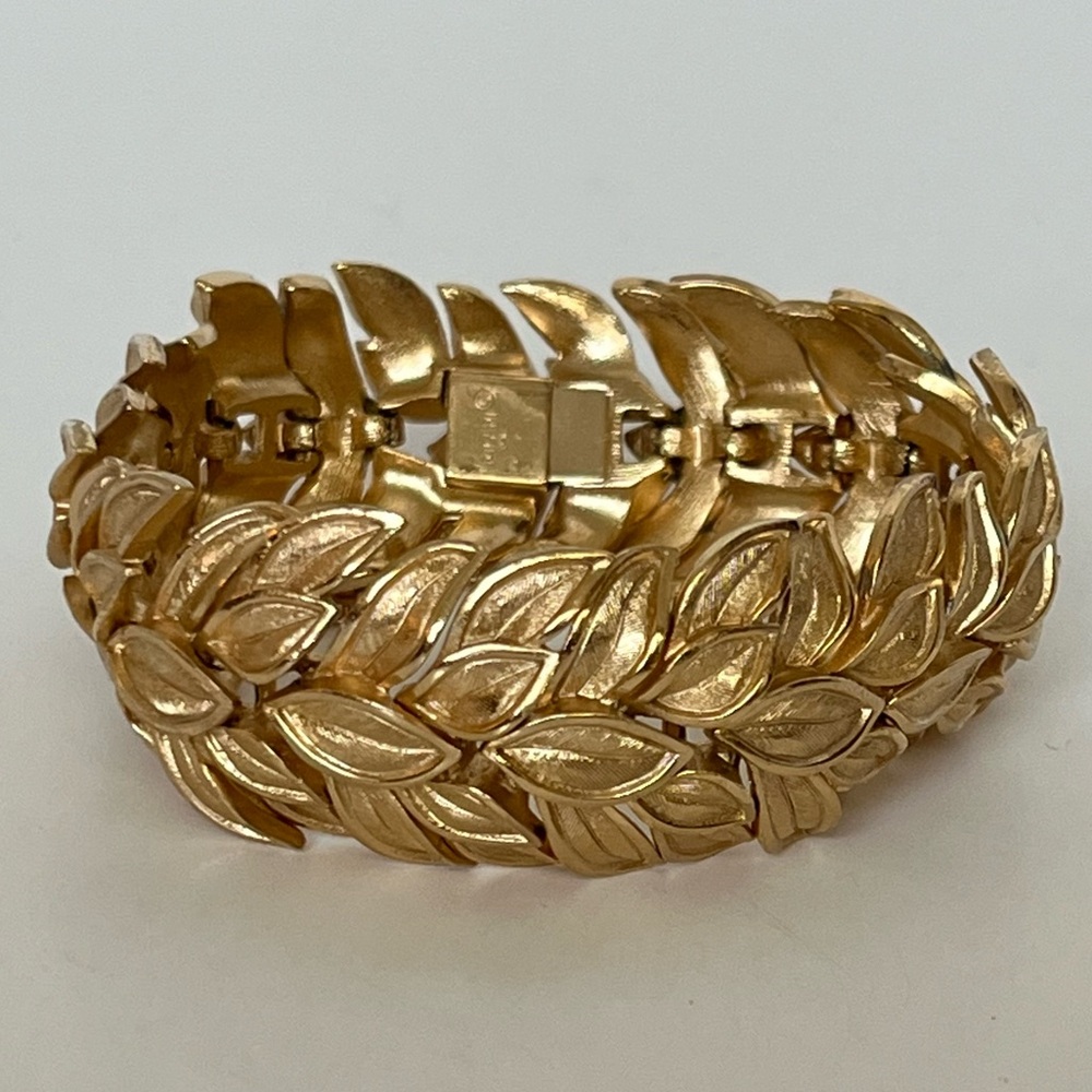 Trifari gold toned bracelet, vintage.  Looks like pricy chunky gold.